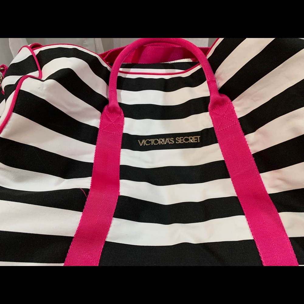 VICTORIAS SECRET DUFFEL